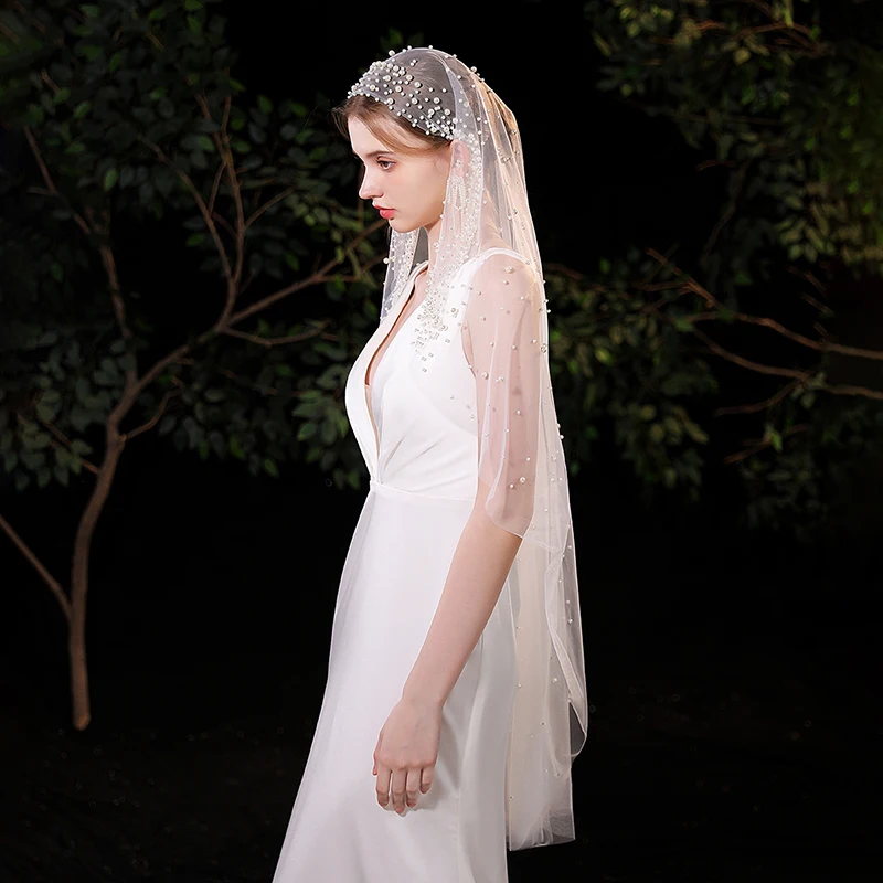 White elegant bridal veil, waist length veil suitable for women's weddings (excluding earrings)