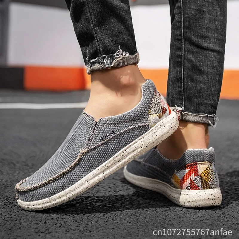 Zapatos informales para hombre, mocasines transpirables de lona, ​​nuevos zapatos cómodos para caminar al aire libre, mocasines clásicos, zapatillas de deporte para hombre, verano