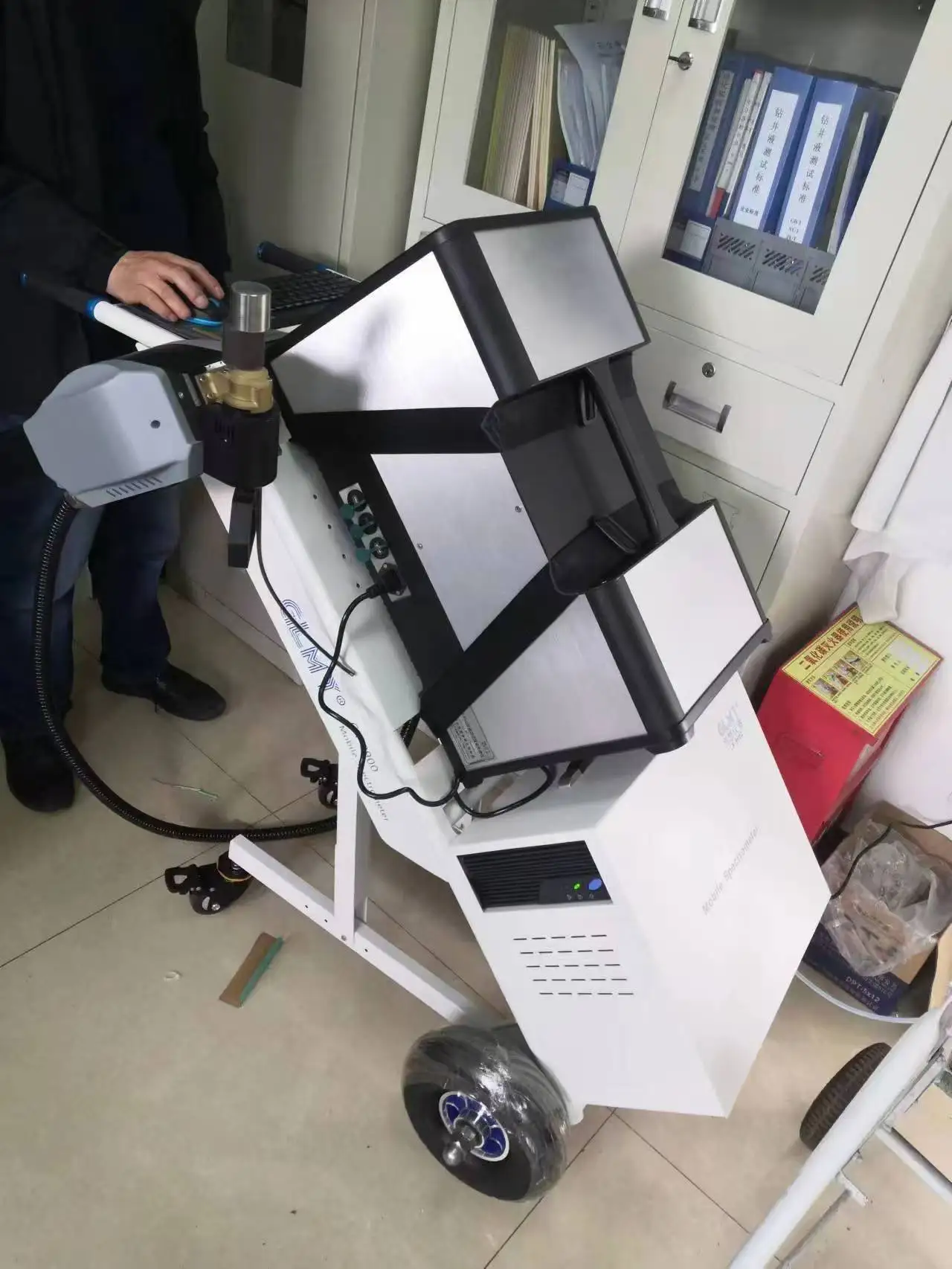 Portable Mobile Optical Emission Spectrometer Direct Reading Spectrometer OES Optical Emission Spectrometer Machine Device