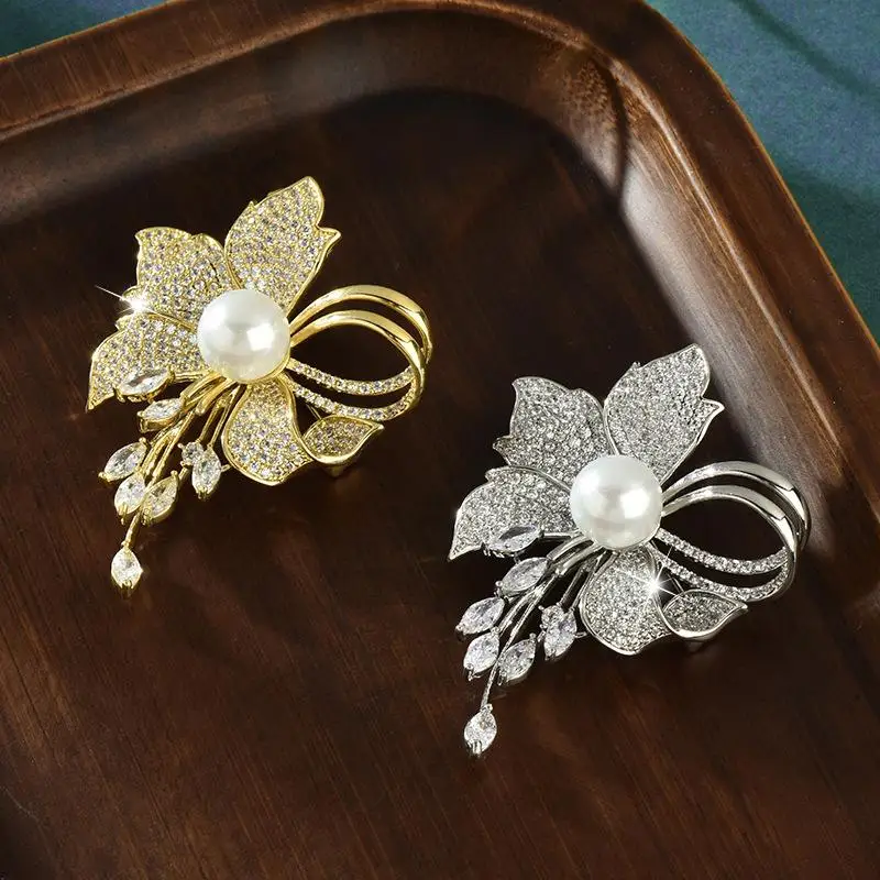 Luxury Rhinestone Flowers Imitation Pearl Brooches Women Sparkling Zircon Bowknot Brooch Pin Scarf Coat Suit Accessories Jewelr
