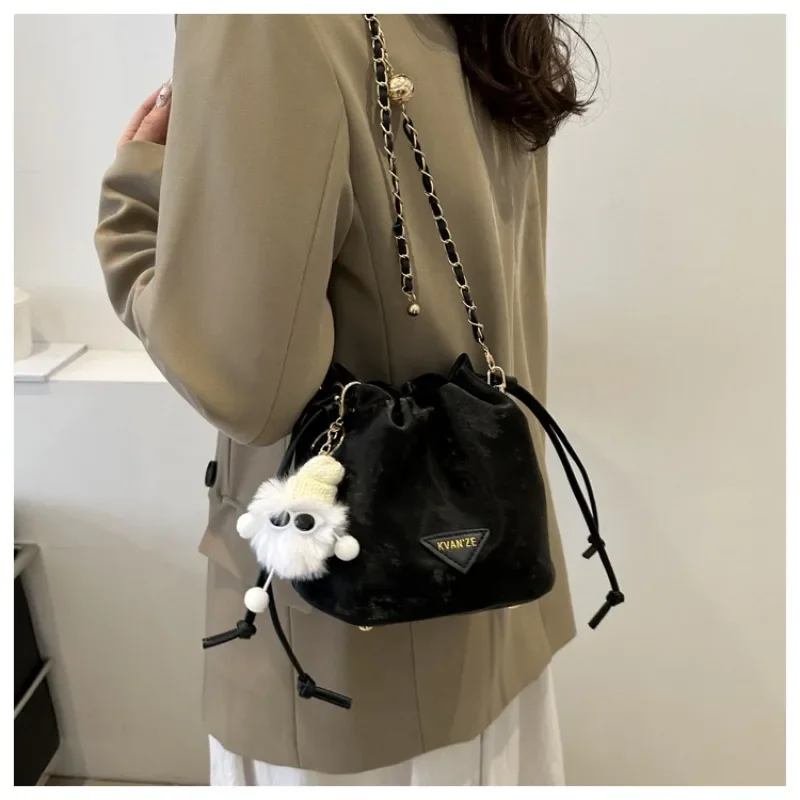 Bao Cross-border High-quality Texture Bucket Bag 2024 New Chain Crossbody Bag Minority Pumping Foreign Gas Bucket Shoulder Bag