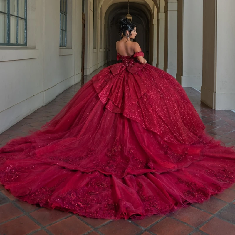 Rote glänzende Quinceanera-Kleider, schulterfrei, Applikation, Spitze, Perlenstickerei, Kristallschleife, Tüll, Korsett, Party, Geburtstag, süßes 16-Kleid