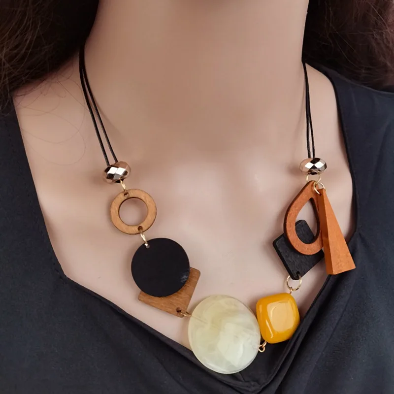 Women's retro geometric wooden pendant necklace handmade bib necklace cross-border new popular jewelry wholesale