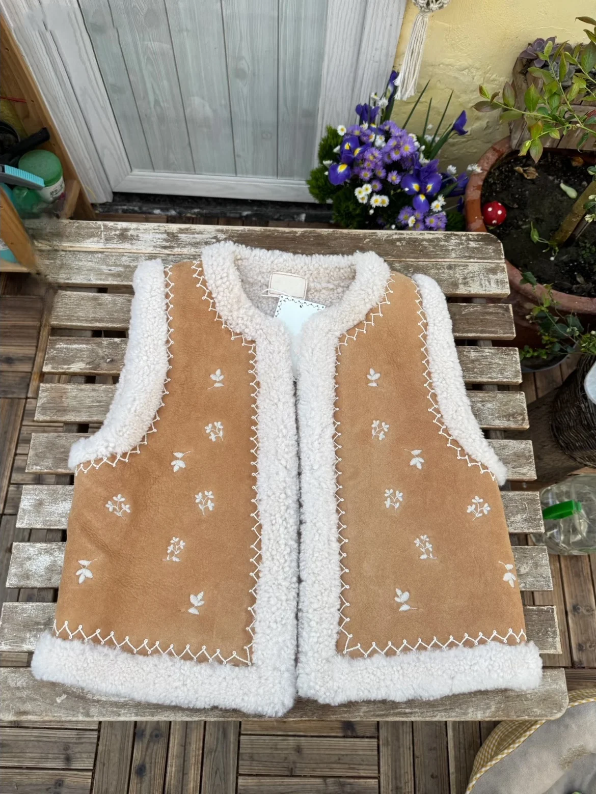 

Early Spring Flower Embroidery round Ne Svel Lamb Velvet Vest HEIDD SE2026 French Sle Women's Outerwear Warmth