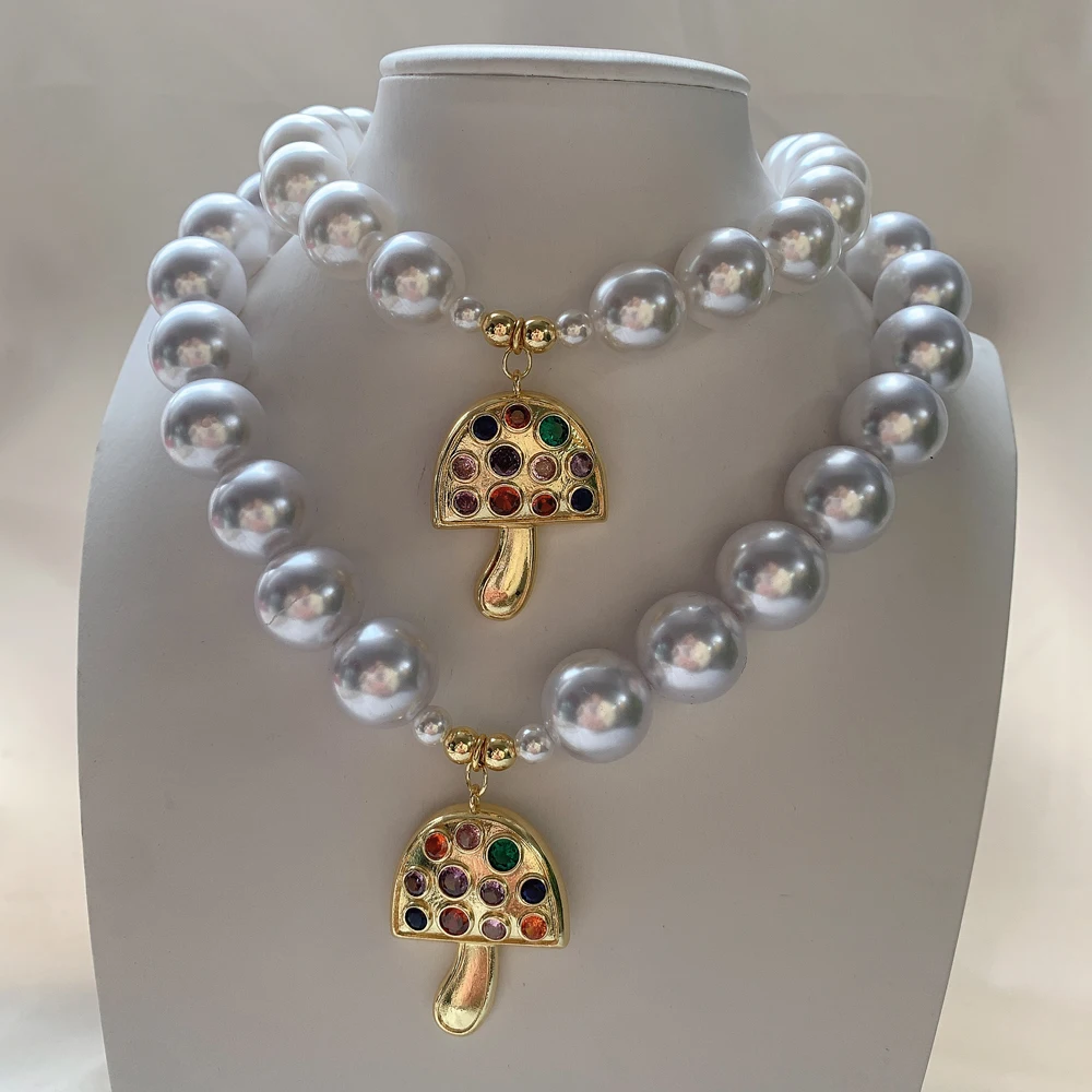 

Global Best-seller 18k Gold Plated Brass Natural Plastic Pearl Mushroom Cubic Zirconia Pendant Necklace For Women