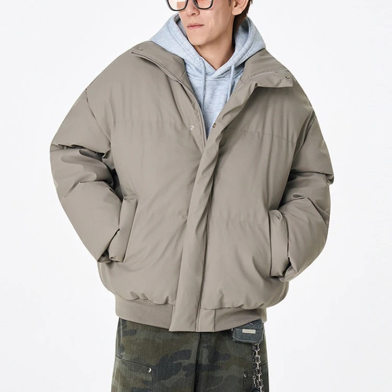 2025 Abrigo de algodón de color sólido corto y grueso cálido de invierno para hombre, chaqueta holgada informal a prueba de viento con cuello levantado.