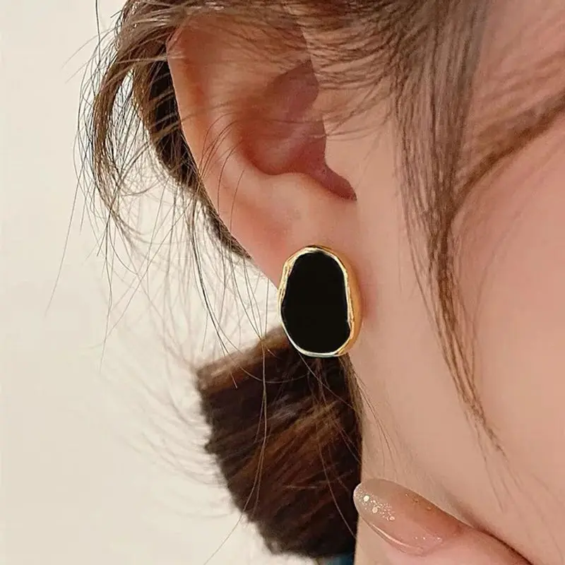 2024 New Black Earrings Irregularity Metal Earring for Women Vintage Jewelry New Design Fashion Aesthetic Earrings Accessories