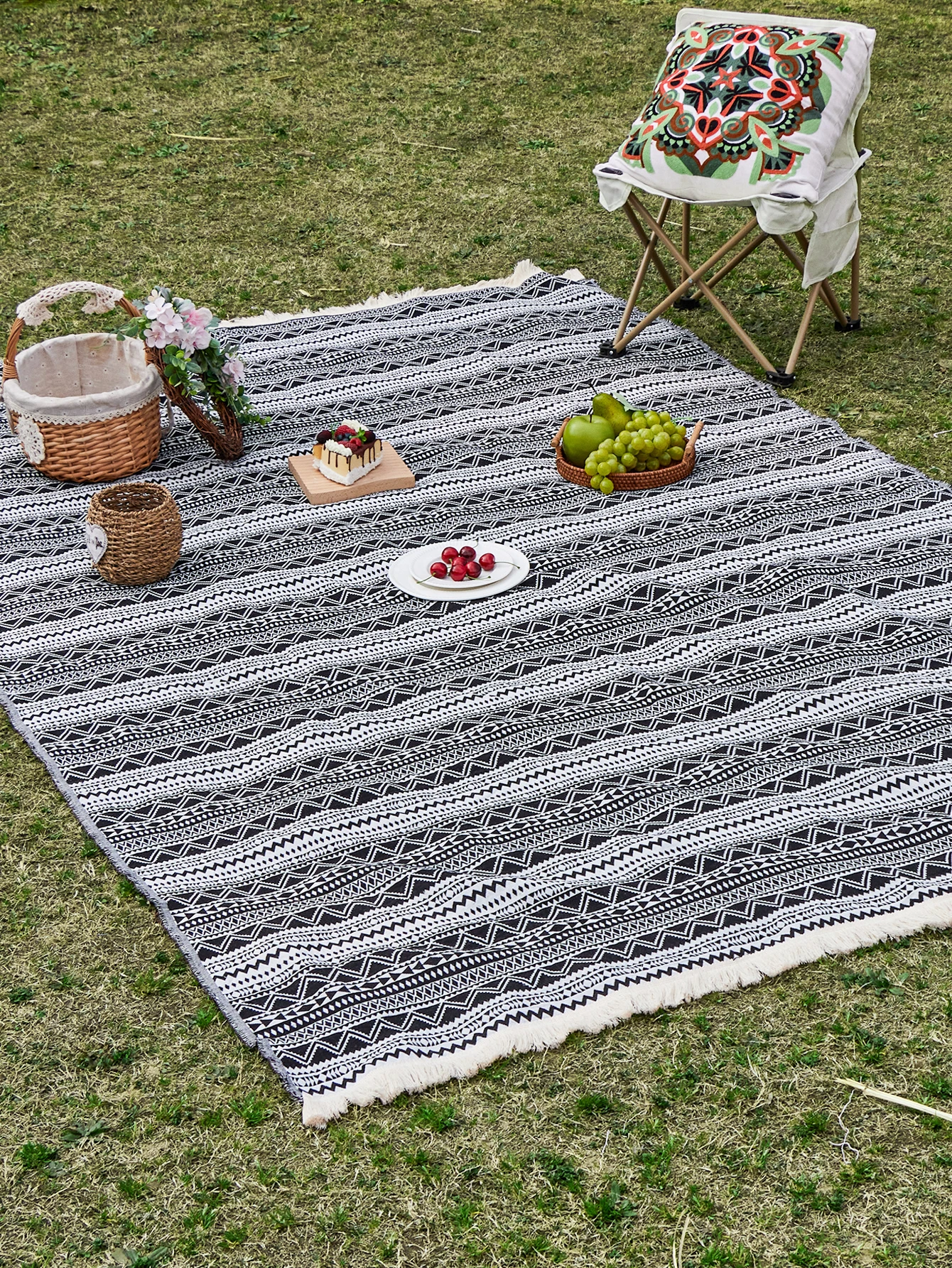 Schwarz Weiß Wellenfarbe Gewebt Streifen Outdoor Camping Picknickmatte Reise Abendessen Teppich Wellenmuster Picknickdecke für den Außenbereich