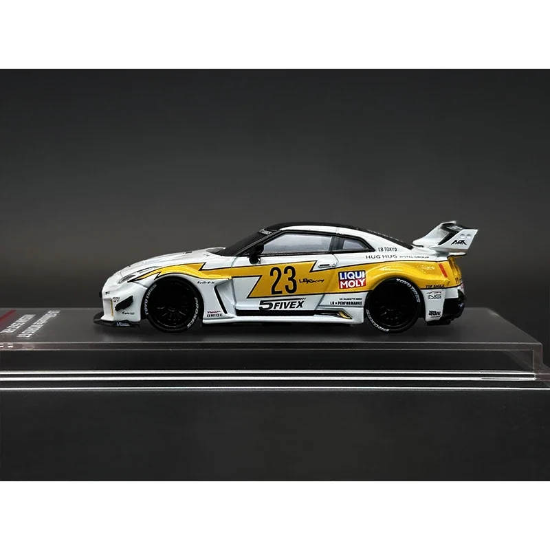 LBWK GTR R35 Super Silhouette 35GT-RR White Flash Diecast Diorama Car Model Collection Toys, CM 1:64