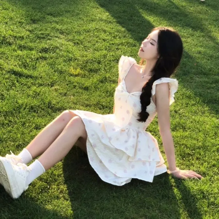 Dulce vestido de manga voladora Falda corta floral pequeña que abraza la cintura de hadas