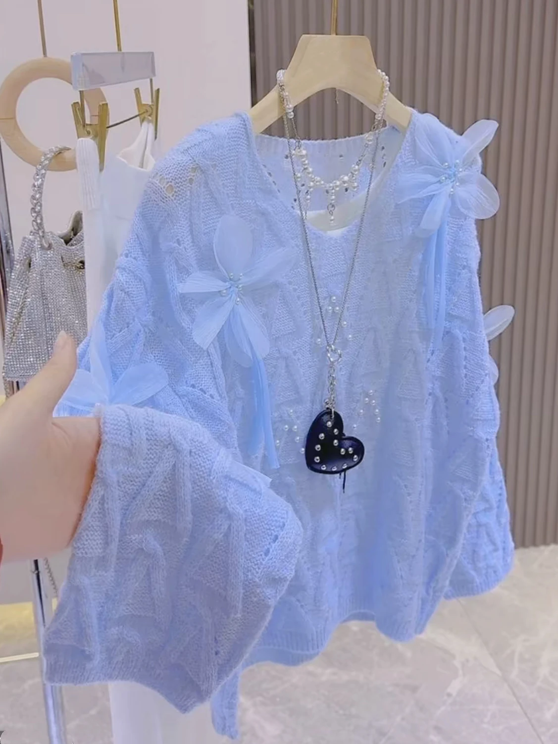 

Sweet Gentle Style Long Sleeve V-Neck Knitted Sweater 3D Flower Decorated Spring Autumn New Arrival Age-Defying Versatile Wom...