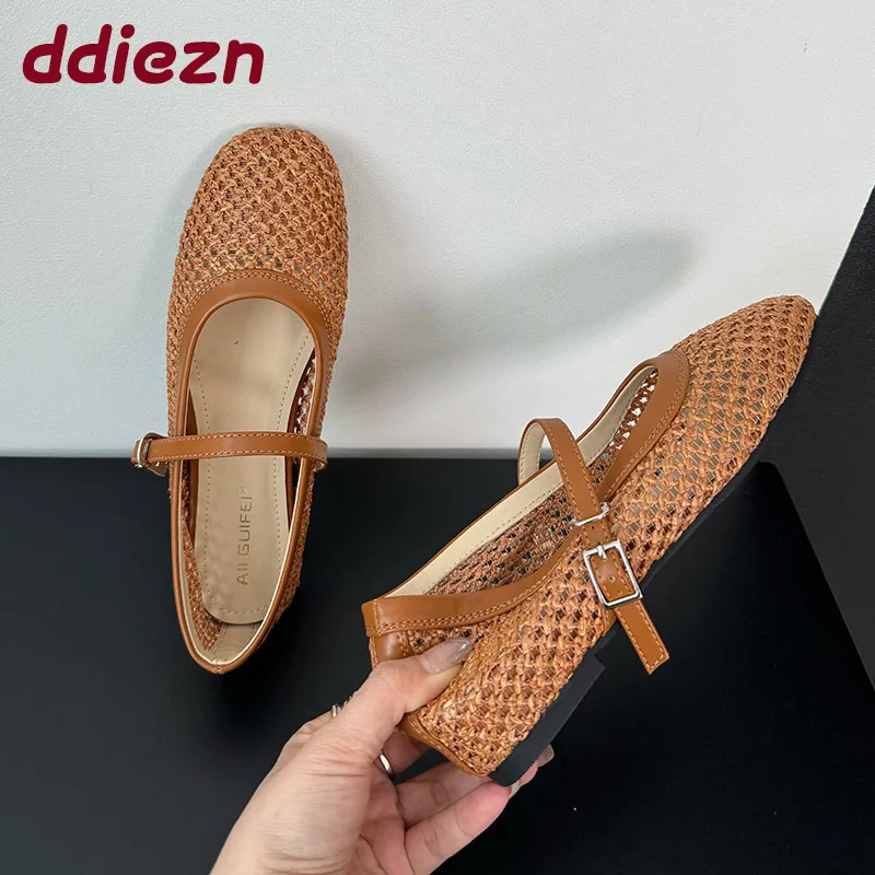 

Fashion Buckle Strap Women Mary Janes Lolita Shoes With Height Increasing Female Shallow Footwear Ladies Flats Shoes New 2025