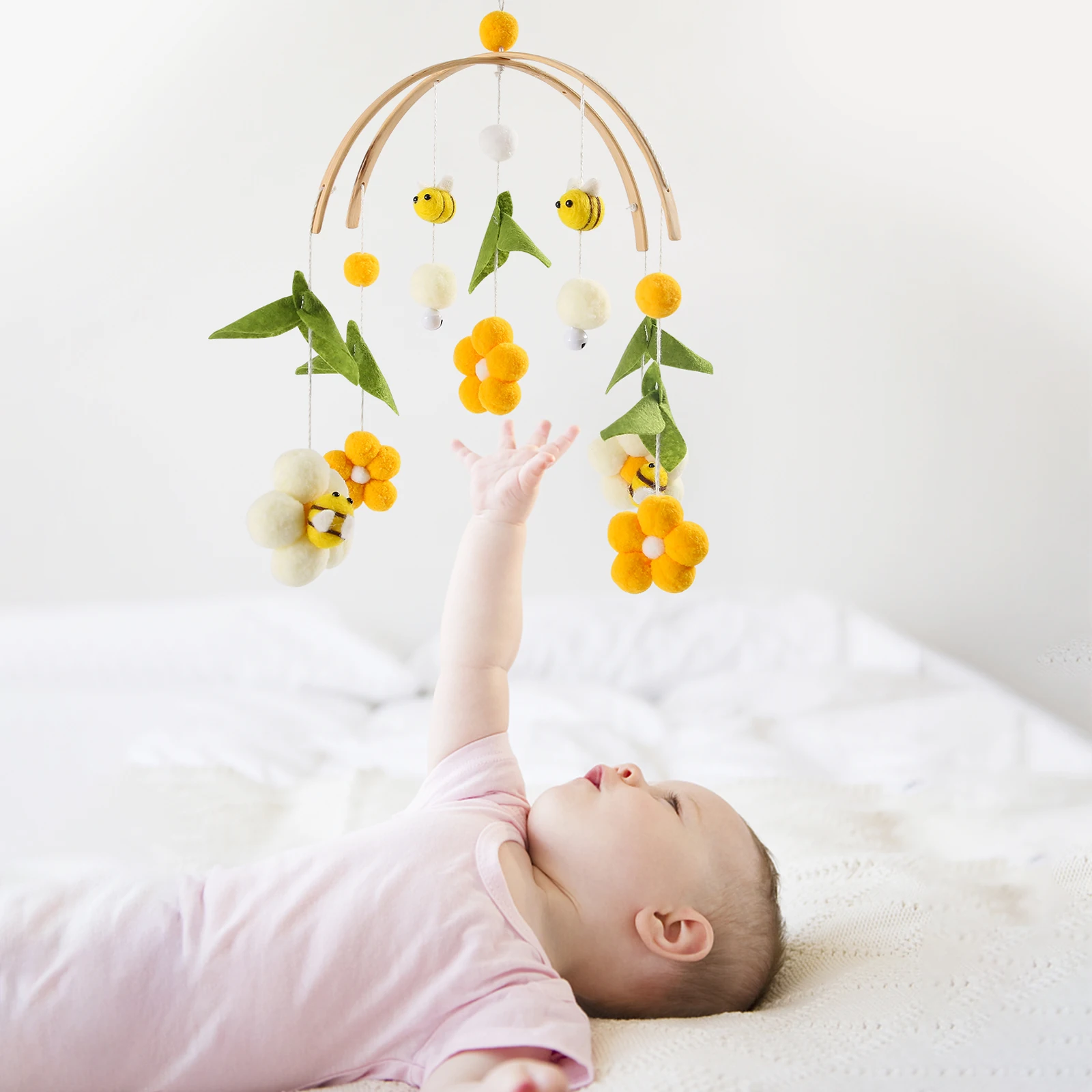 Biene Baby rasselt niedliche Krippe Glocke Zubehör Neugeborene Zeug weiche Handys Newbirn Geschenk auf dem Bett Kinderwagen hängende Puppe