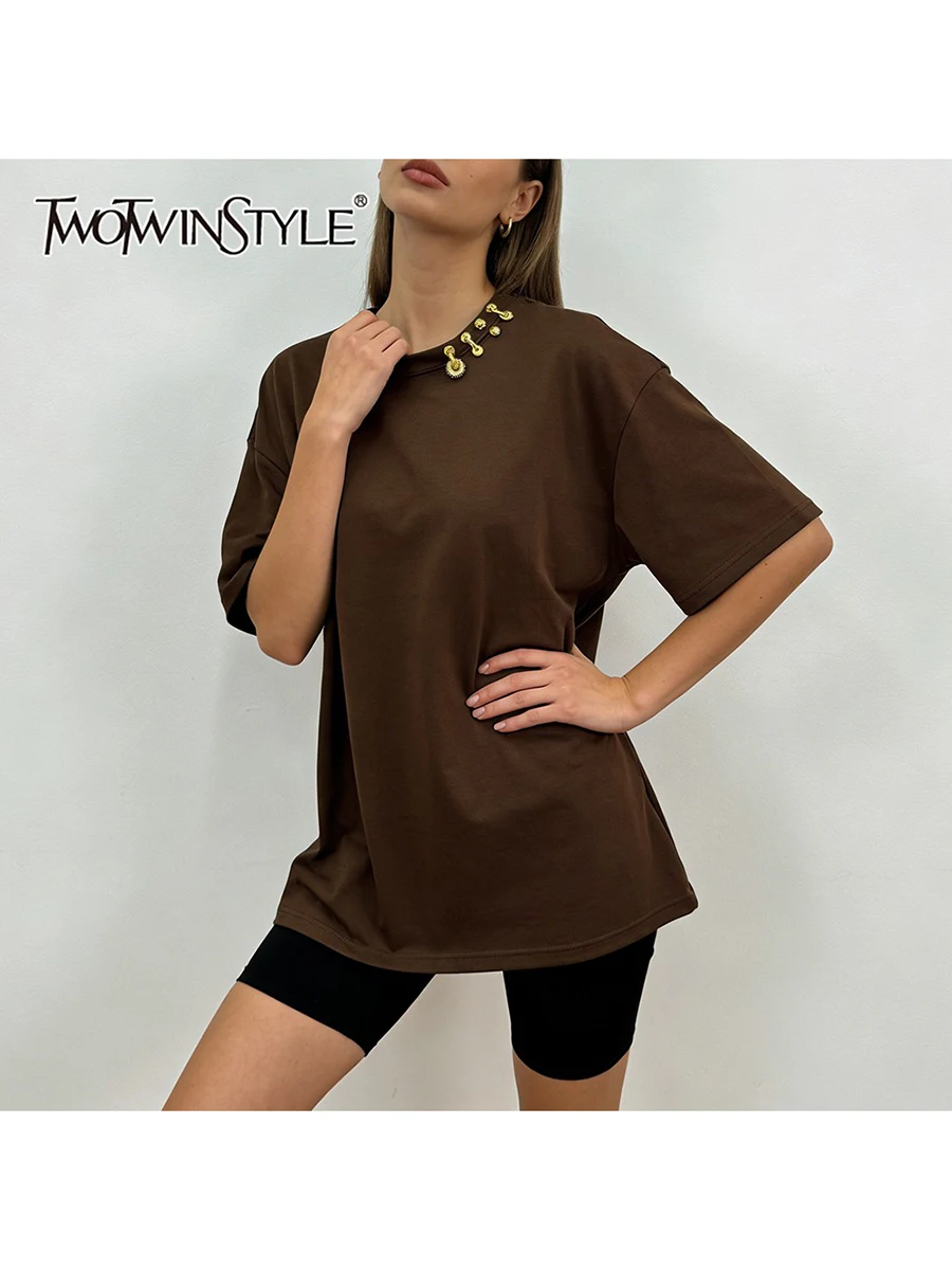 

TWOTWINSTYLE Свободные повседневные футболки с металлическим кольцом для женщин, базовая футболка с круглым вырезом и короткими рукавами, женская модная одежда
