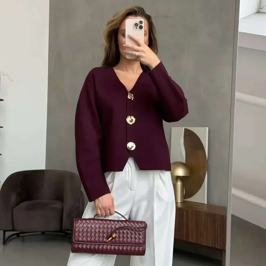 

Fashion Simple Commuting Button V-neck Short Knitted Cardigan 2025 New Autumn and Winter Women's Solid Long-sleeved Sweater