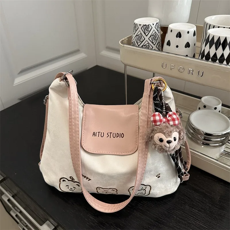

2025 Spring new collection casual minimalist niche design fashionable trendy commuting large capacity shoulder crossbody bag for