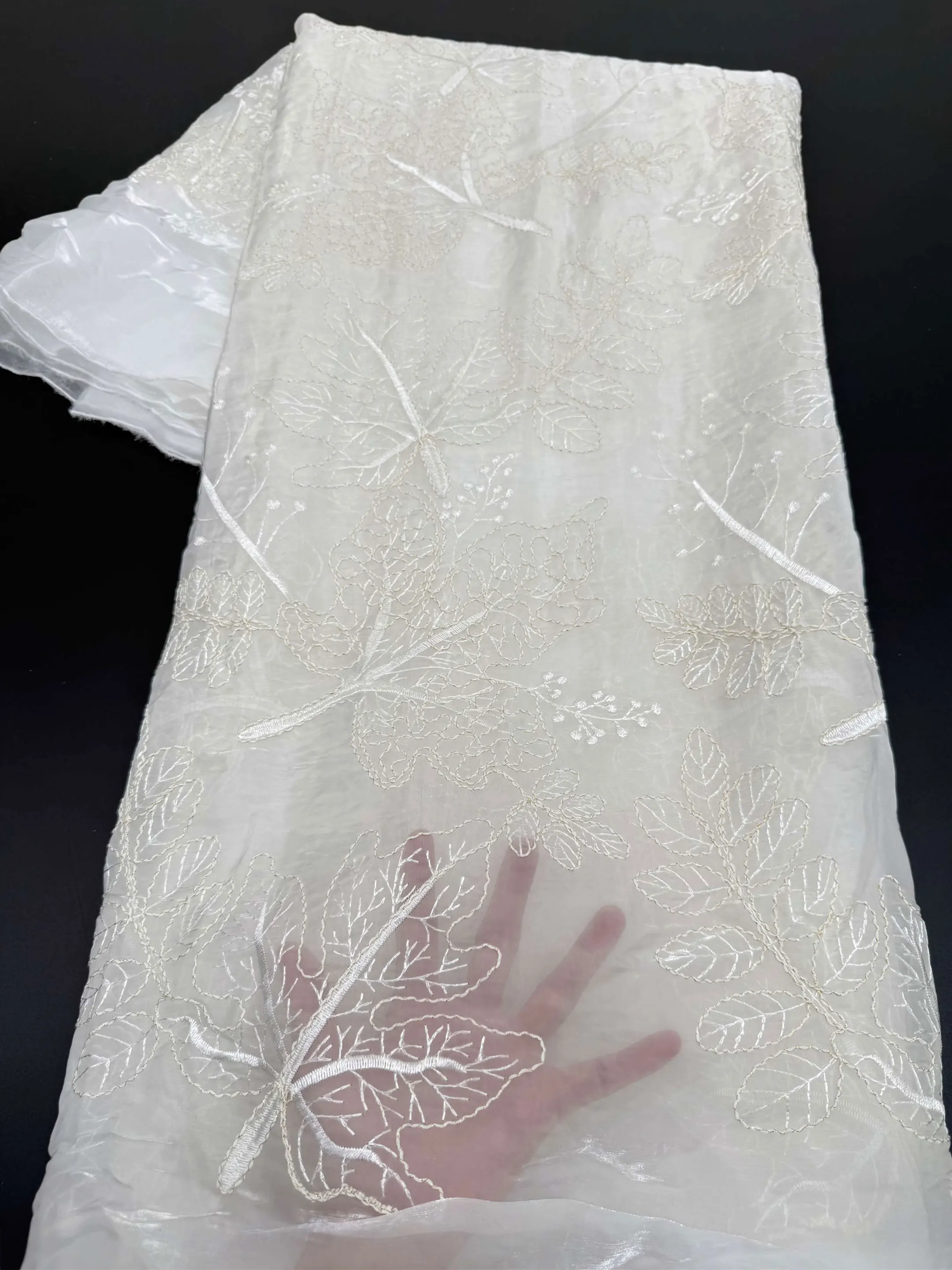 Latest Lace Fabric High Quality White Bridal Lace Fabric with Sequins Beaded Luxury African Lace Material for Wedding 5 Yards