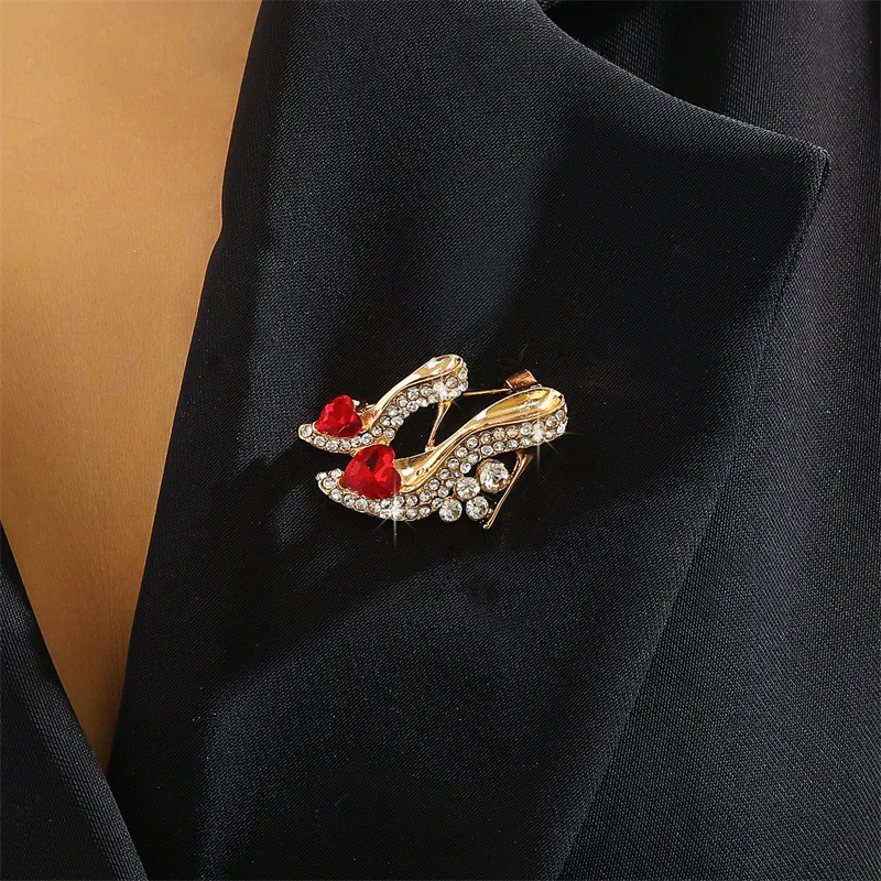 Elegant Rhinestone High Heel Crystal Love Heart Shape Brooches for Women Stylish Shoes Lapel Pins Valentine Day Gift
