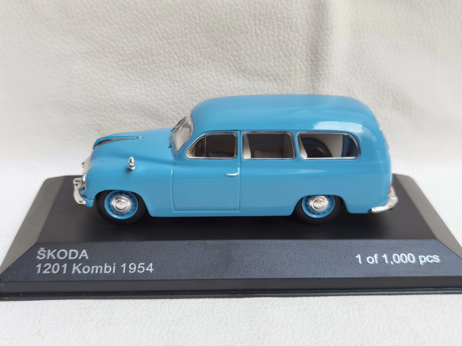 다이캐스트 WHITEBOX 1/43 스케일 SKODA 1201 Kombi 1954 Skoda 합금 자동차 모델 Collectible Toy Gift 기념품 디스플레이 장식품