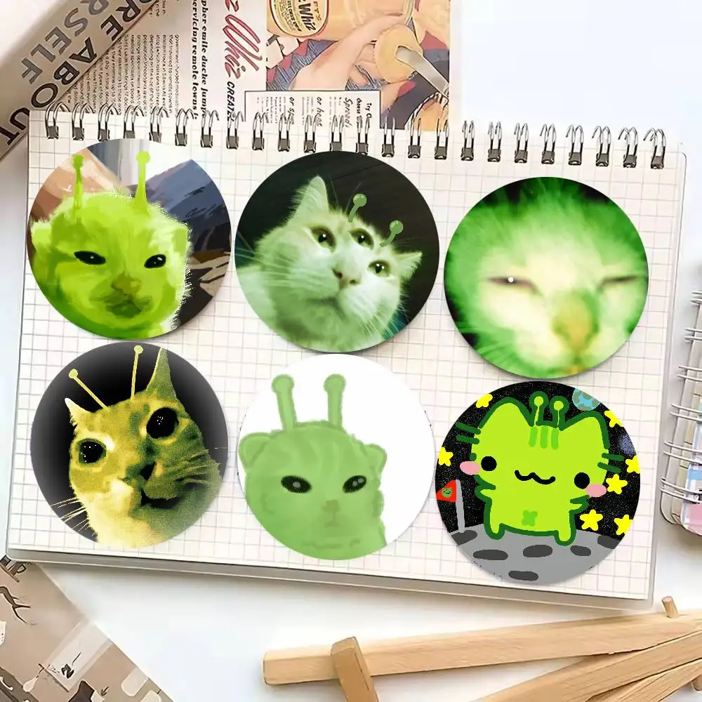 Funny Green Alien Cat Badge Creative Cute Cartoon Animal Round Brooch Backpack Lapel Pins Accessories Toys Gift for Friends