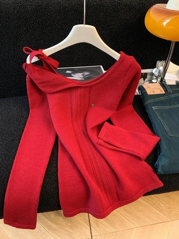 เสื้อสเวตเตอร์ถักเปิดไหล่สีแดงสำหรับผู้หญิง ฤดูใบไม้ร่วง ฤดูหนาว ทรงเข้ารูป ดีไซน์ทันสมัย สไตล์วินเทจ เนื้อผ้านุ่ม โพลีเอสเตอร์
