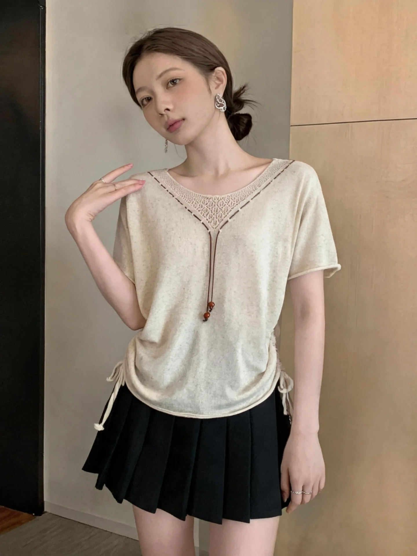 

Ice Silk V-Neck Short Sleeve T-Shirt Women's Base Shirt Summer New Large Size Fat MM Slimming Design Drawstring Short Top