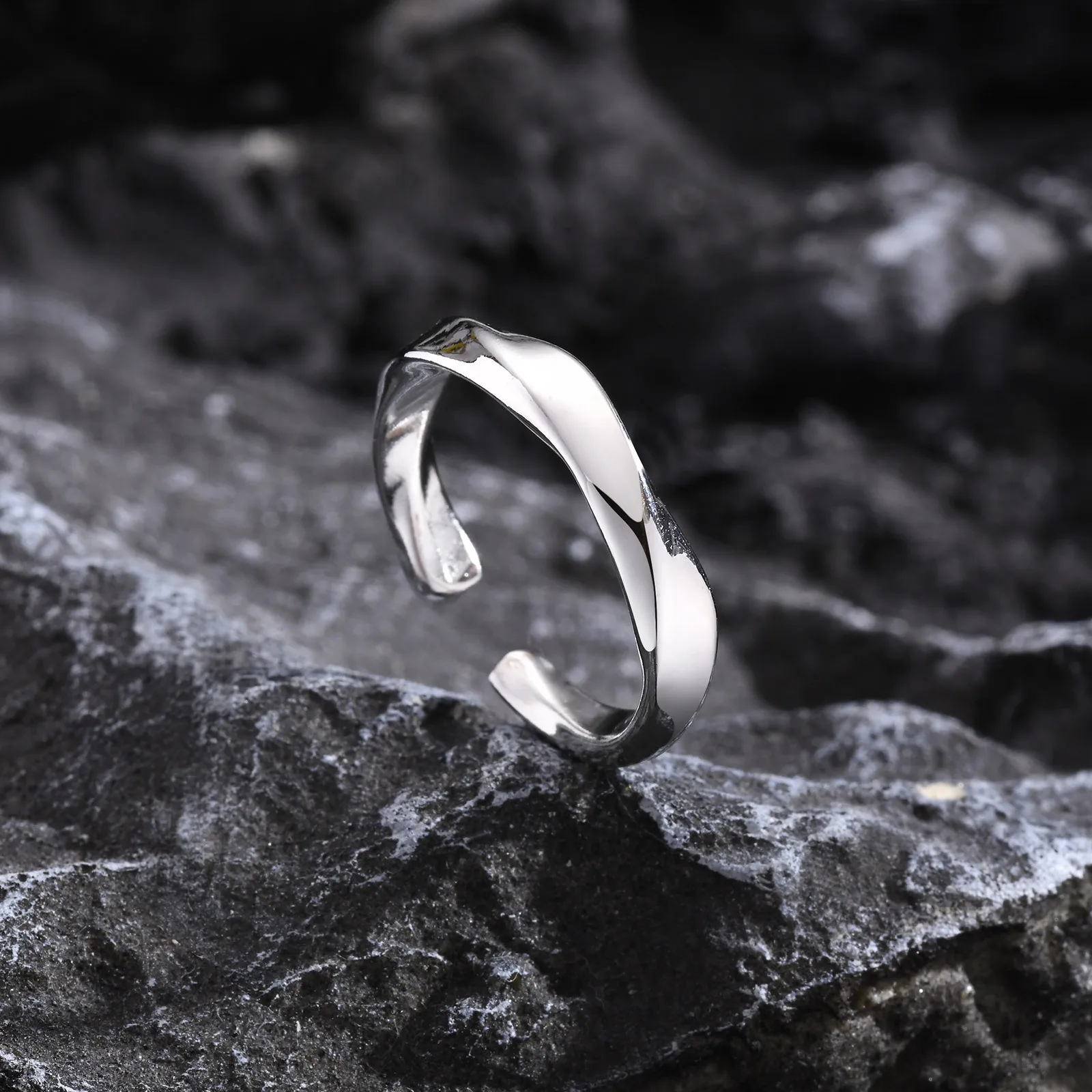 Vnox Open Mobius Ring for Men Women, Silver Color Simple Metal Adjustable Finger Ring, Unisex Jewelry Gift