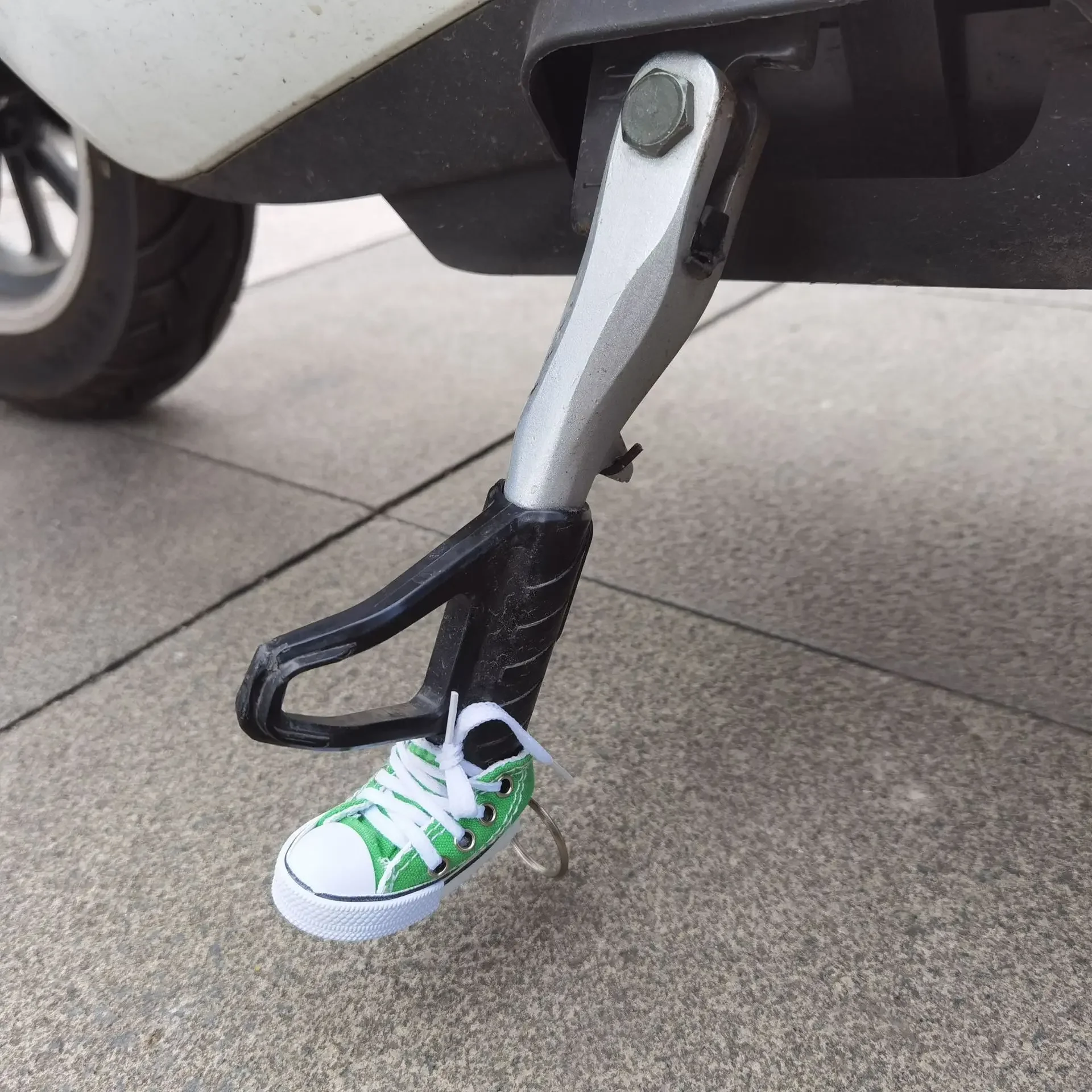 Creative Tripod Cover Motorcycle Foot Support Bicycle Side Shoe Shape Foot Support Electric Bike Tripod Decor Shoes Key Chain