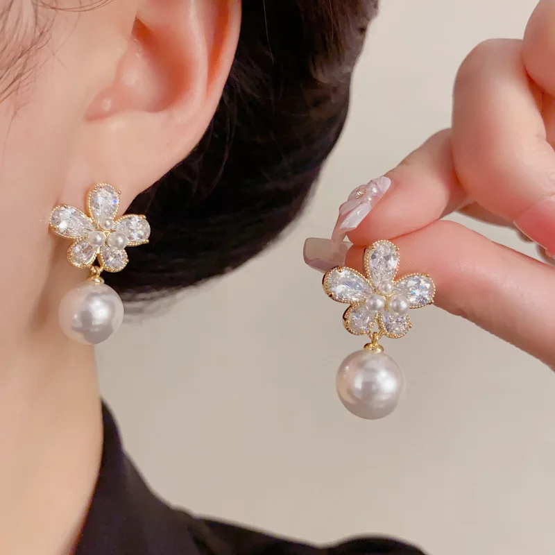 Personality exaggerated full zirconium petals pearl earrings exquisite simple versatile super flash earrings