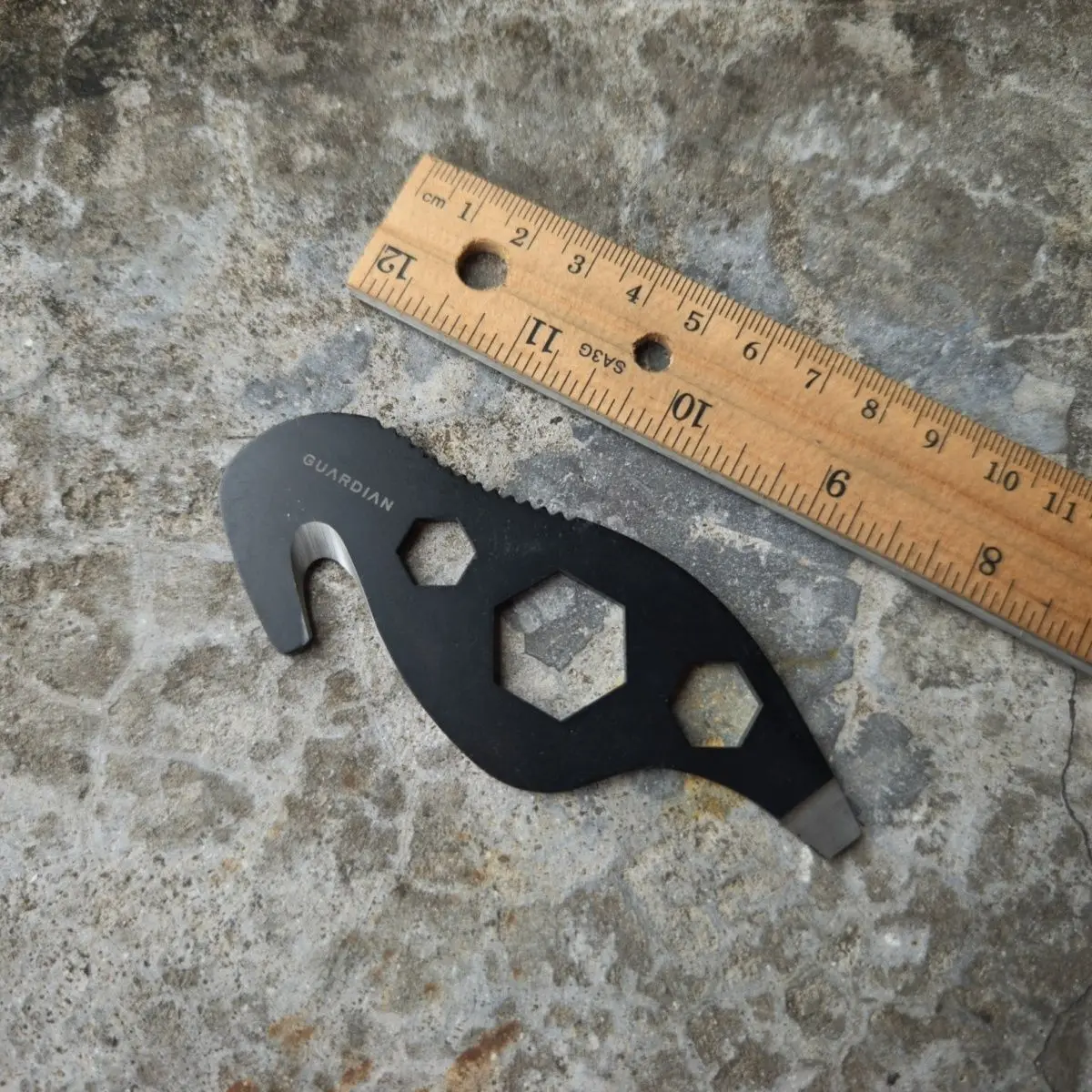 Outdoor Portable EDC Multifunctional Keychain Tool, Cycling Camping Car Emergency Survival Tool