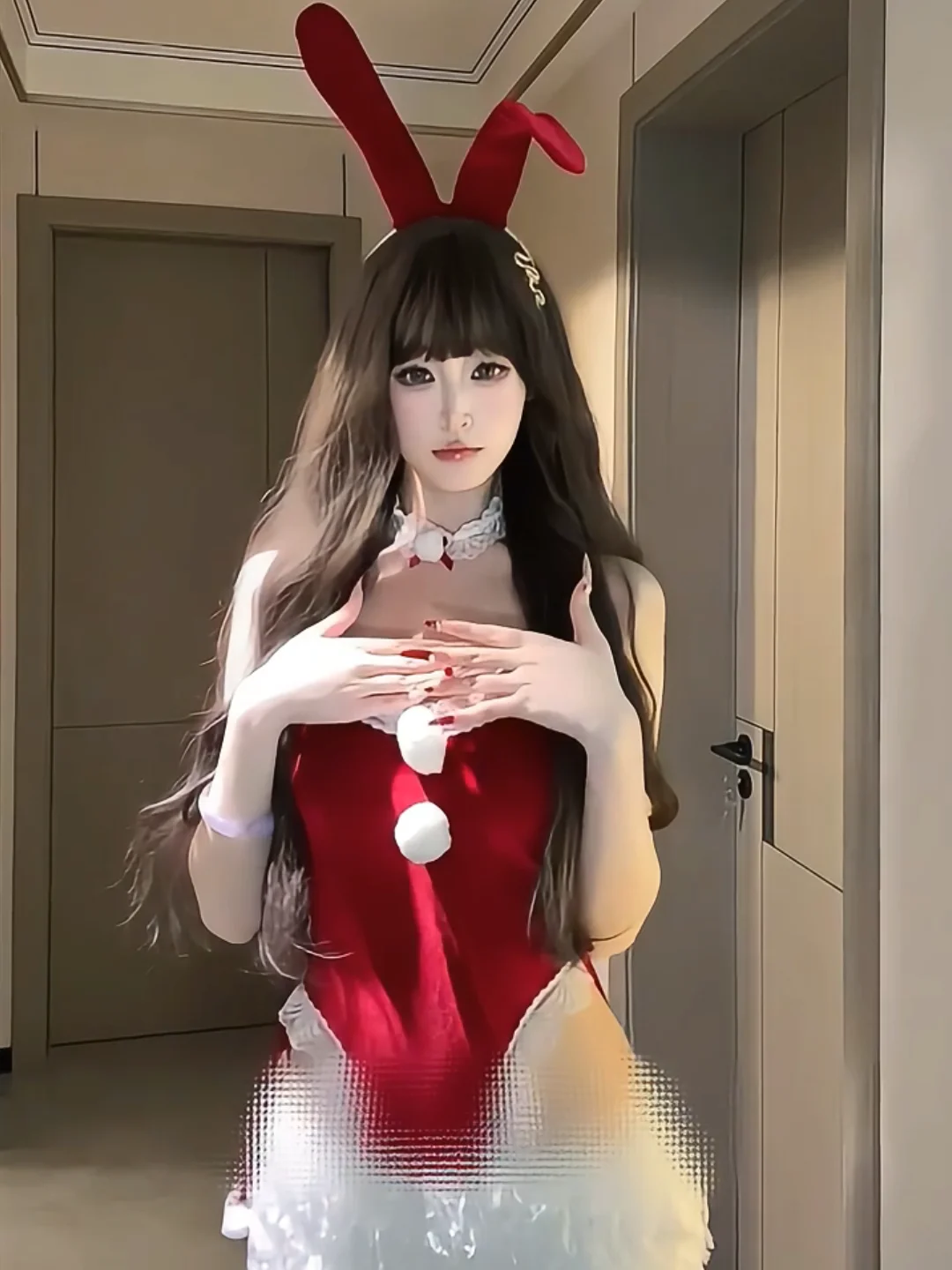 ชุดวันพีซสีแดงเซ็กซี่ ชุดบิกินี่แบบมีสายรัด ชุดปีใหม่สำหรับสาวๆ ชุดแฟชั่นเอวต่ำ ทรงสวยทันสมัย