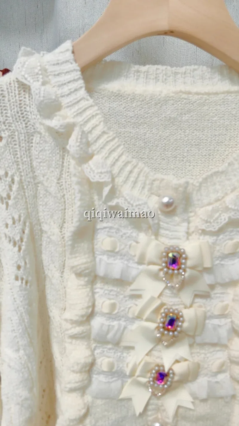 Primavera e autunno nuove ragazze dolci cardigan corto lavorato a maglia miniera cravatta fiocco in pizzo scavato girocollo maglione con fibbia di perle