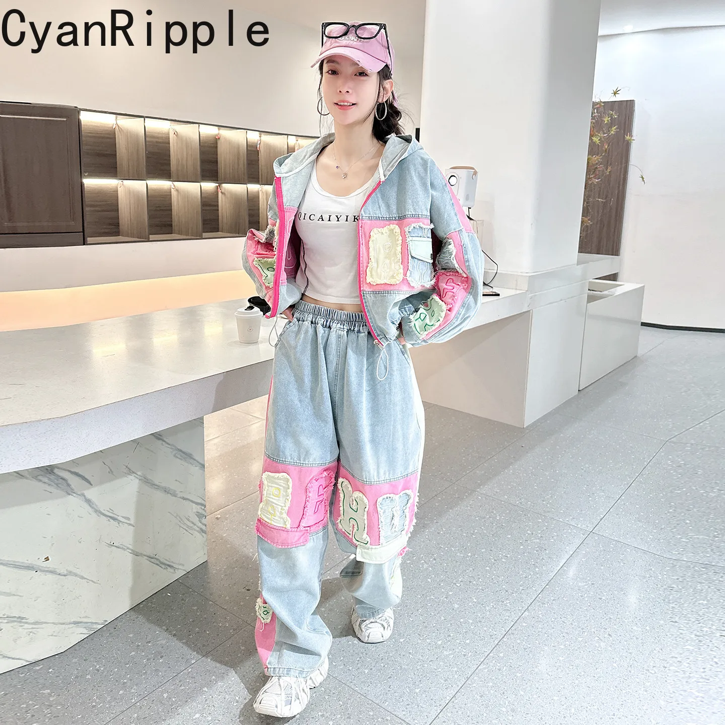 Neue Frühling-Herbst Damen-Denim-Sets mit Stickerei-Buchstaben, Kapuzenjacke, Trendige Weite Hose mit Elastischem Bund