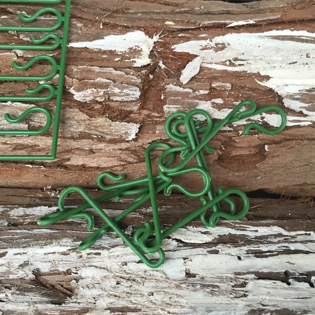 

200Pcs Plastic Hooks for Christmas Ornaments S-Shaped Hanging Decorations Green Reusable Christmas Hanging Hook