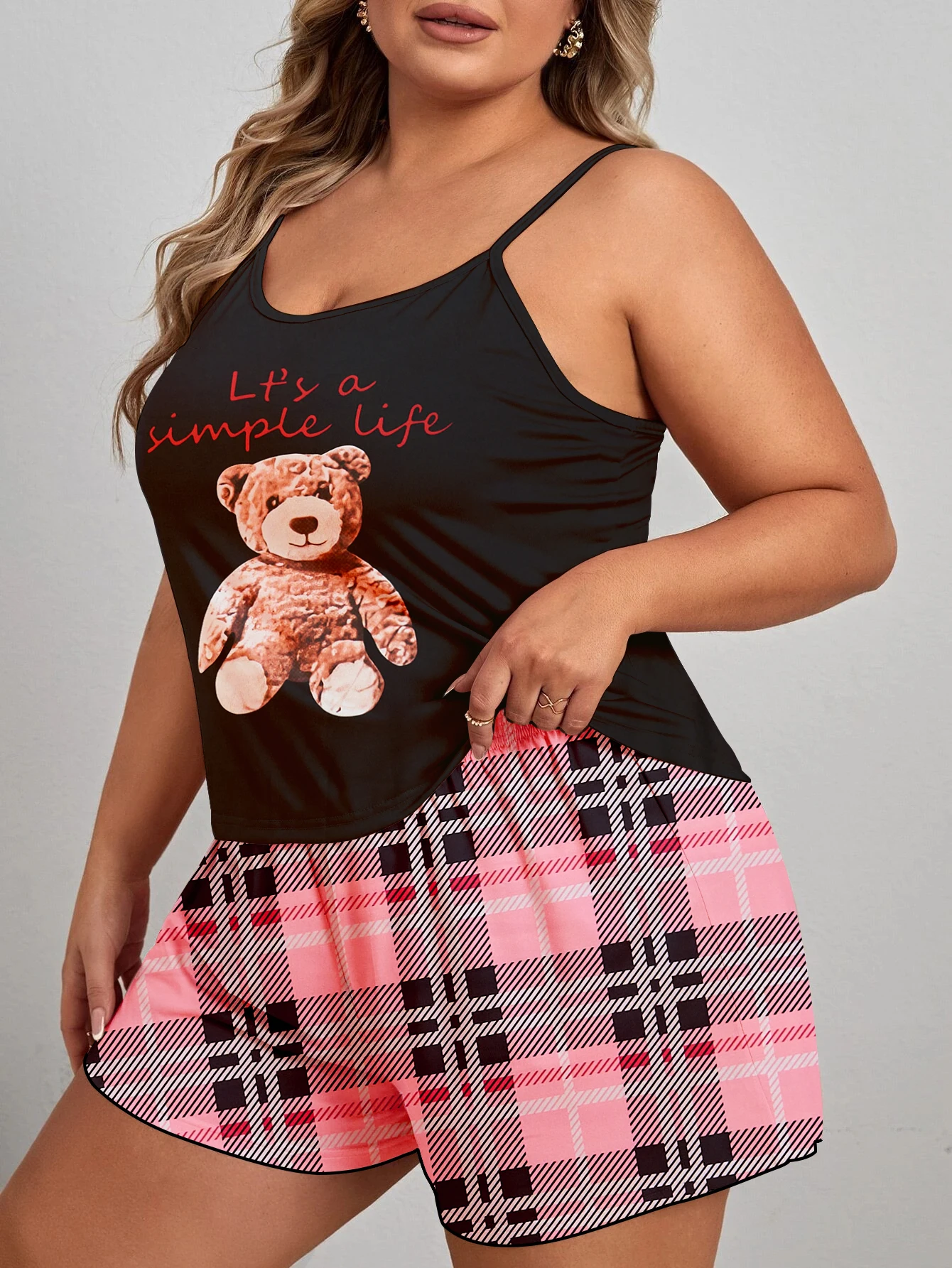 2-piece set of oversized women\'s pajamas cute bear print suspender shorts and home clothing