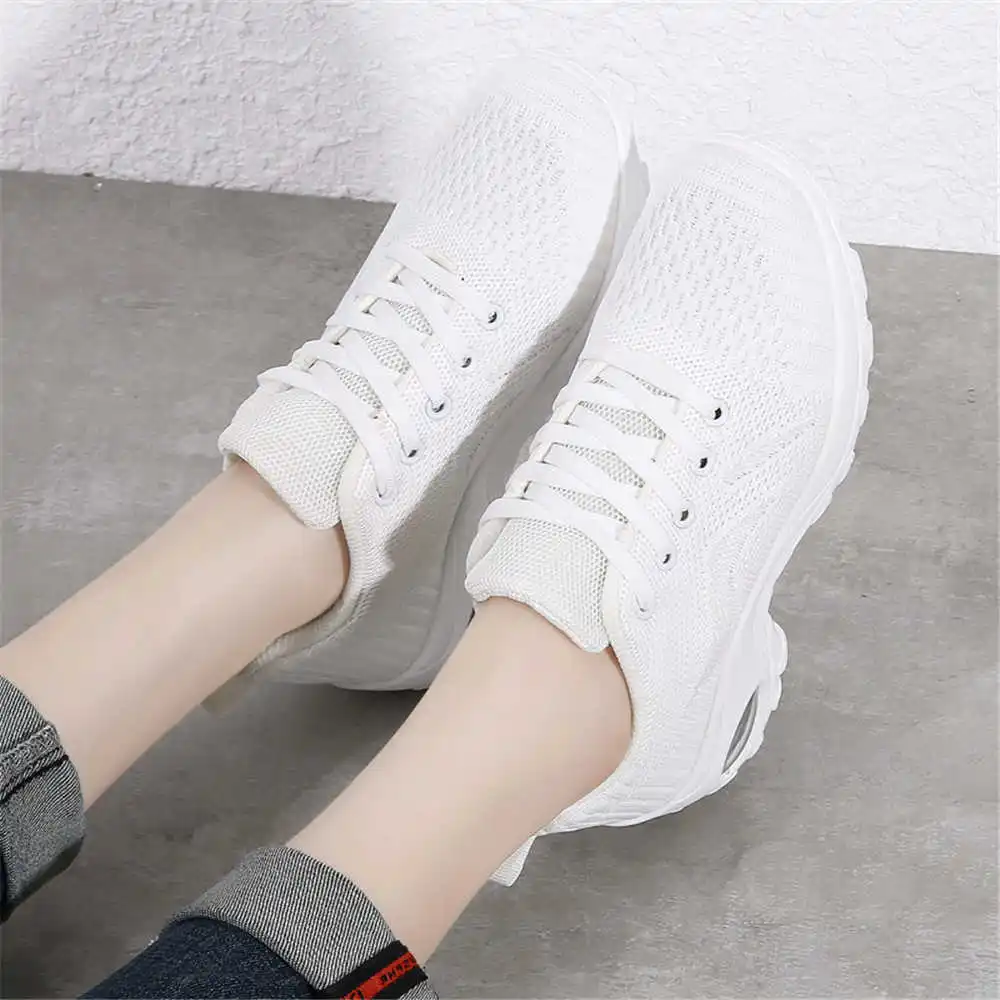 

Fabric Shock Absorber Women Brand Shoes Skateboarding Sports Woman Women's Sneakers Low Cost Designers Tenise Fashionable