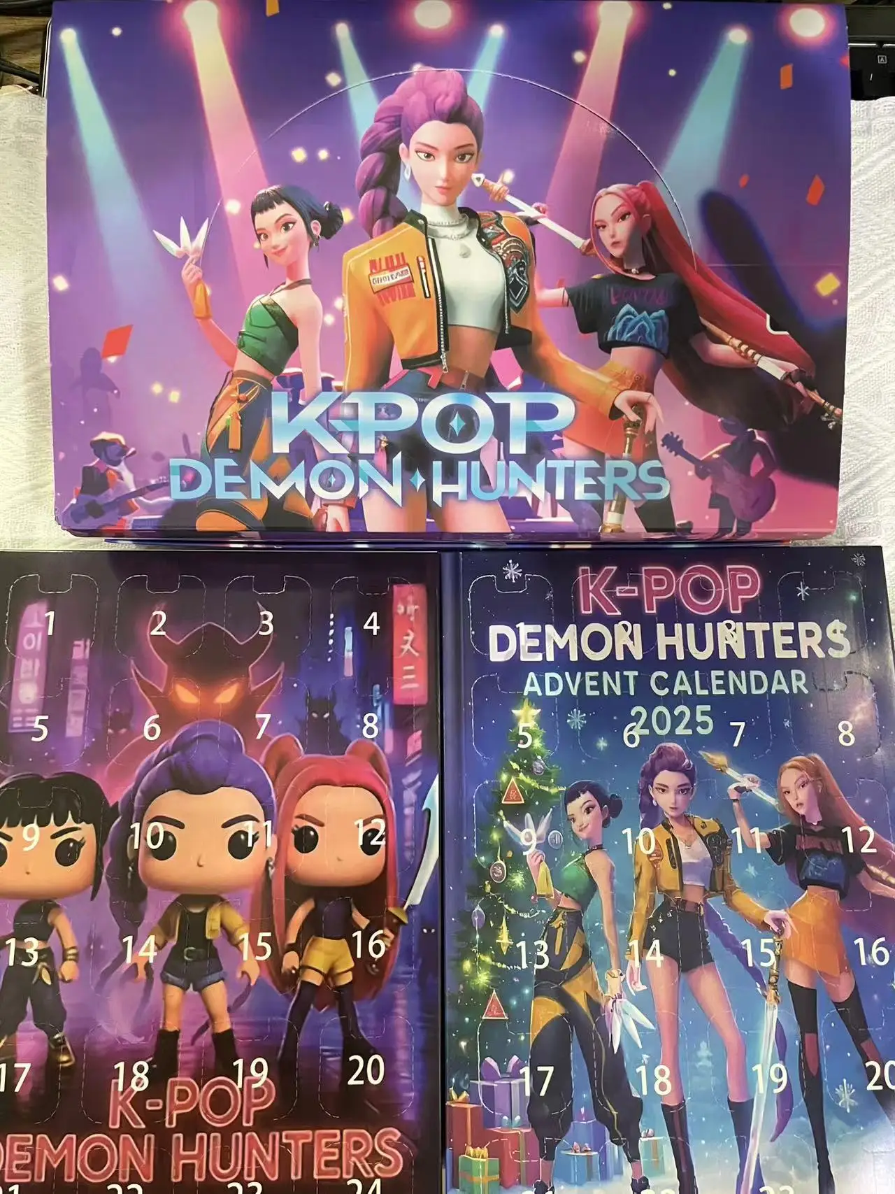 

2026 Новое Рождество Kpop Devil Hunting 24 шт. Прибытие Календарь-сюрприз Акриловый кулон Слепая коробка Таинственная коробка Подарочная игрушка