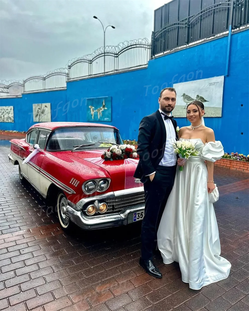 Toofgon بدون حمالات من الساتان على شكل حرف A فساتين زفاف قابلة للانفصال بأكمام منتفخة فستان زفاف على الشاطئ مخصص بفتحة جانبية عالية فستان الزفاف