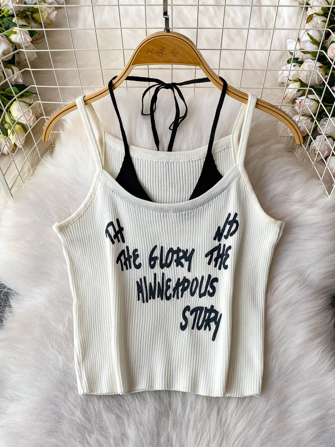 퓨어 디자이어 섹시 니트 스트랩 베스트 여성 여름 레터 프린트 슬림핏 숏탑 스플라이스 디자인 출퇴근 스타일 레귤러 두께