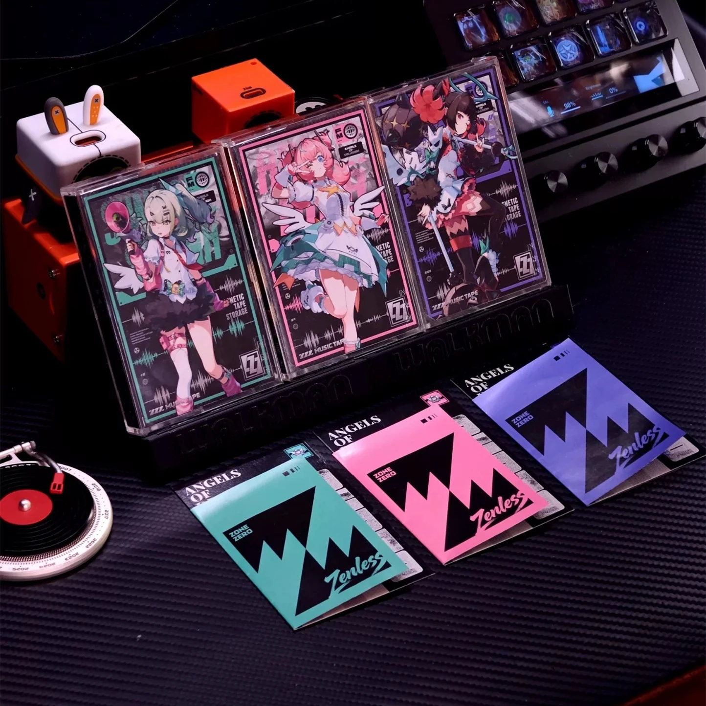 

Игра Zenless Zone Zero: Angels of Delusion, музыкальная лента Nagong Yu, альбом Sunna OST, кассеты, косплей, Walkman, автомобильные саундтреки, бокс-сет