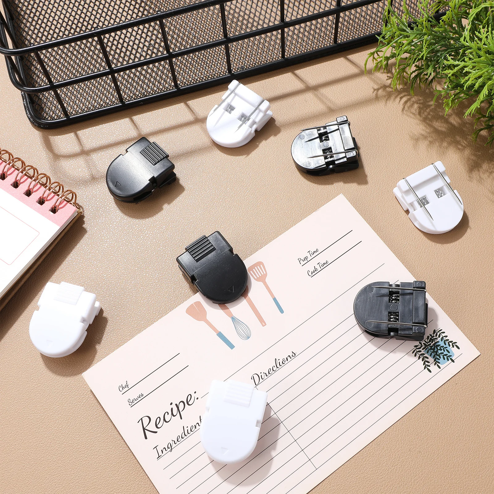 50Pcs Mini Plastic Clips Strong Grip Small Clips for Crafts Hanging Photos Paper Notes Holder Paper Clip Holder