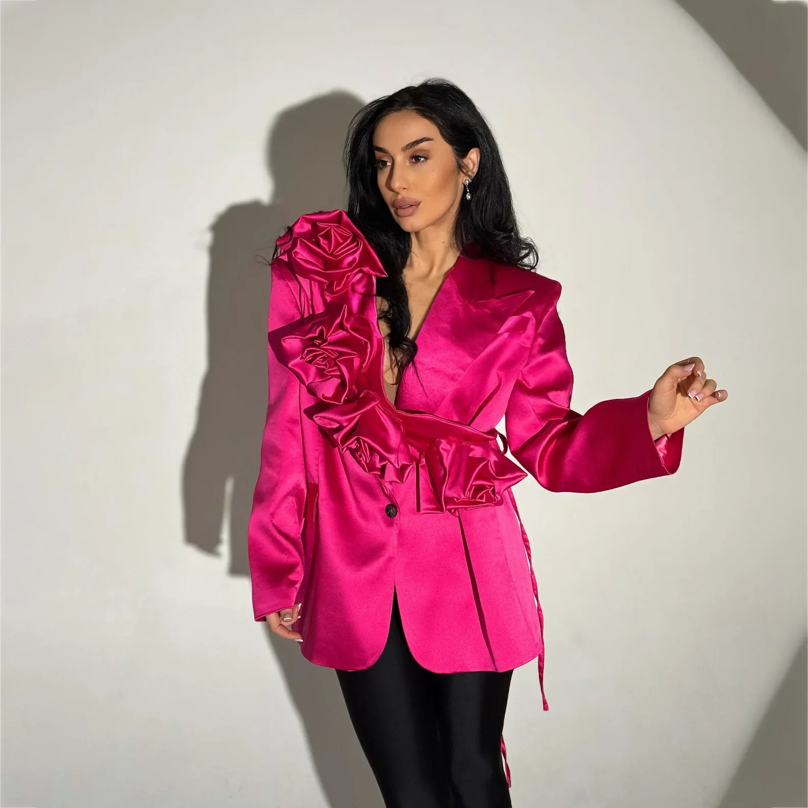 

Fashion women's suit jacket 2025 new high-end top solid color long sleeved three-dimensional design elegant women's clothing