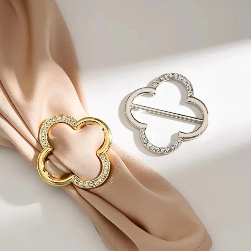 2 Four-Piece clover Scarf Clip Set - Multifunctional Metal Buckle Is Suitable for T-Shirts and Clothing, Color Mixing