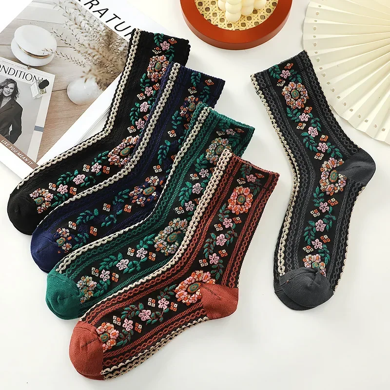 Calcetines florales pequeños para mujer estilo Retro británico Otoño e Invierno calcetines de tubo medio para mujeres casuales y versátiles calcetines