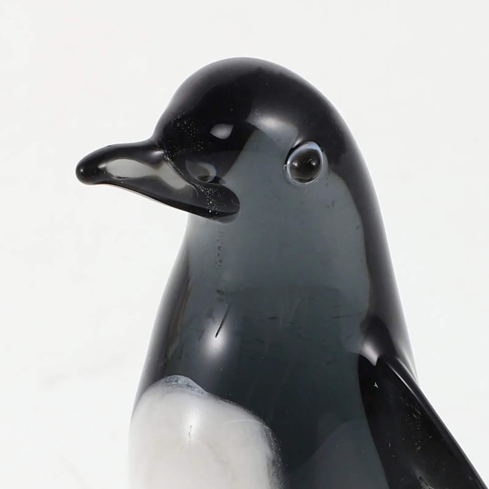 Crystal Penguin Sculpture – Handcrafted Lifelike Animal Desk Decor for Home & Office, Light Refracting Centerpiece