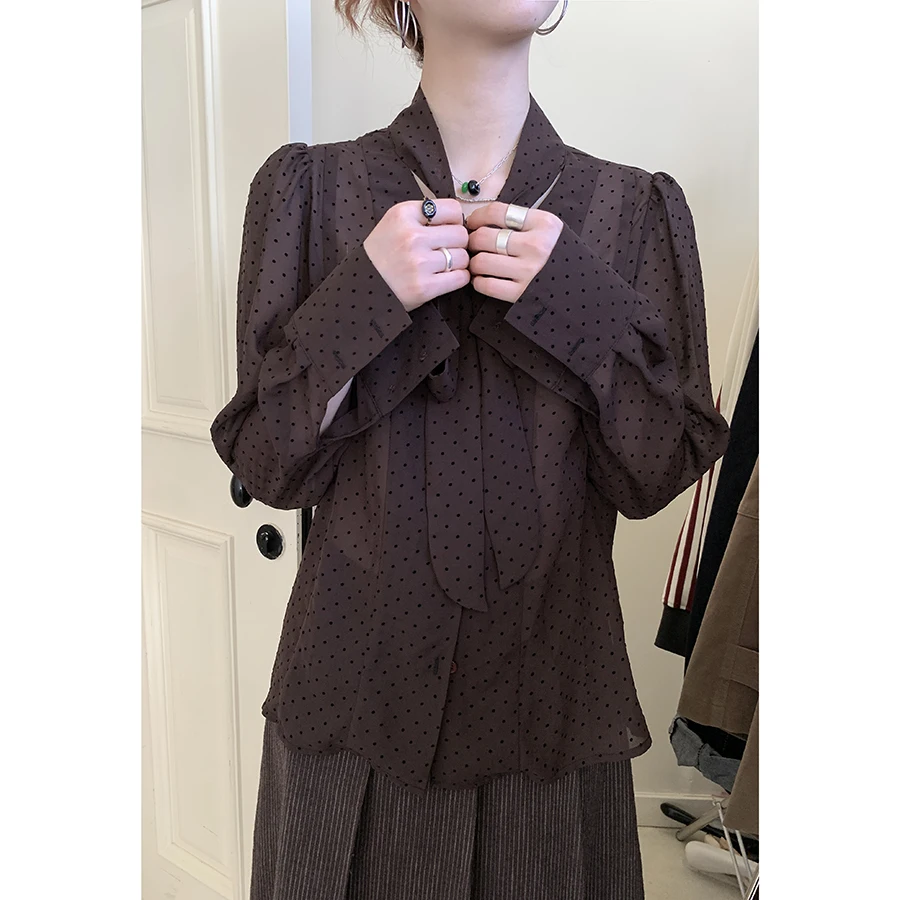 

Женская осенняя элегантная верхняя одежда HelloooEat в корейском стиле: винтажная блузка в горошек с поясом, длинными рукавами и одной пуговицей, свободный крой