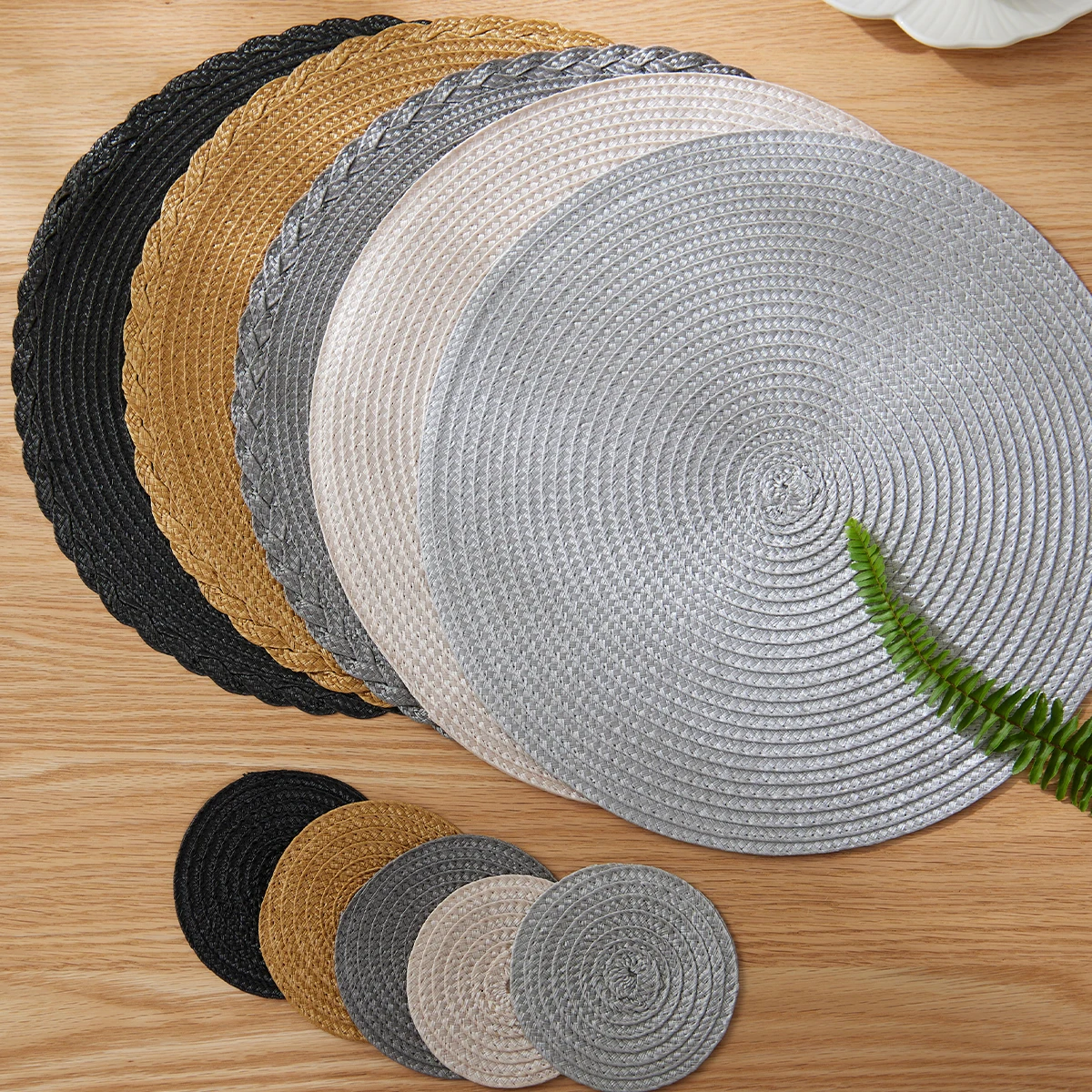 مجموعة من 12 مفارش مستديرة مضفرة 32 سنتيمتر مفارش طاولة لطاولات الطعام عيد الميلاد الهالوين المنسوجة قابل للغسل عدم الانزلاق مكان الحصير