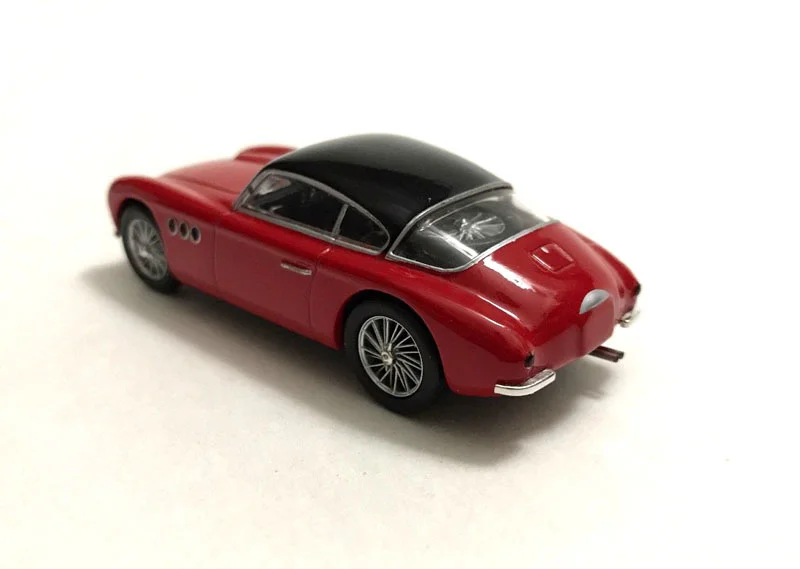 Modelo de coche italiano de fundición a presión para niños, juguete clásico especial de colección de muebles, 2000GT, 1/43