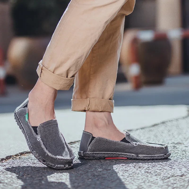 2023 Nieuwe Lente Zomer Licht Canvas Schoenen Mannen Ademende Mannen Schoenen Loafers Zachte Comfortabele Outdoor Platte Luie Schoenen Voor Mannen