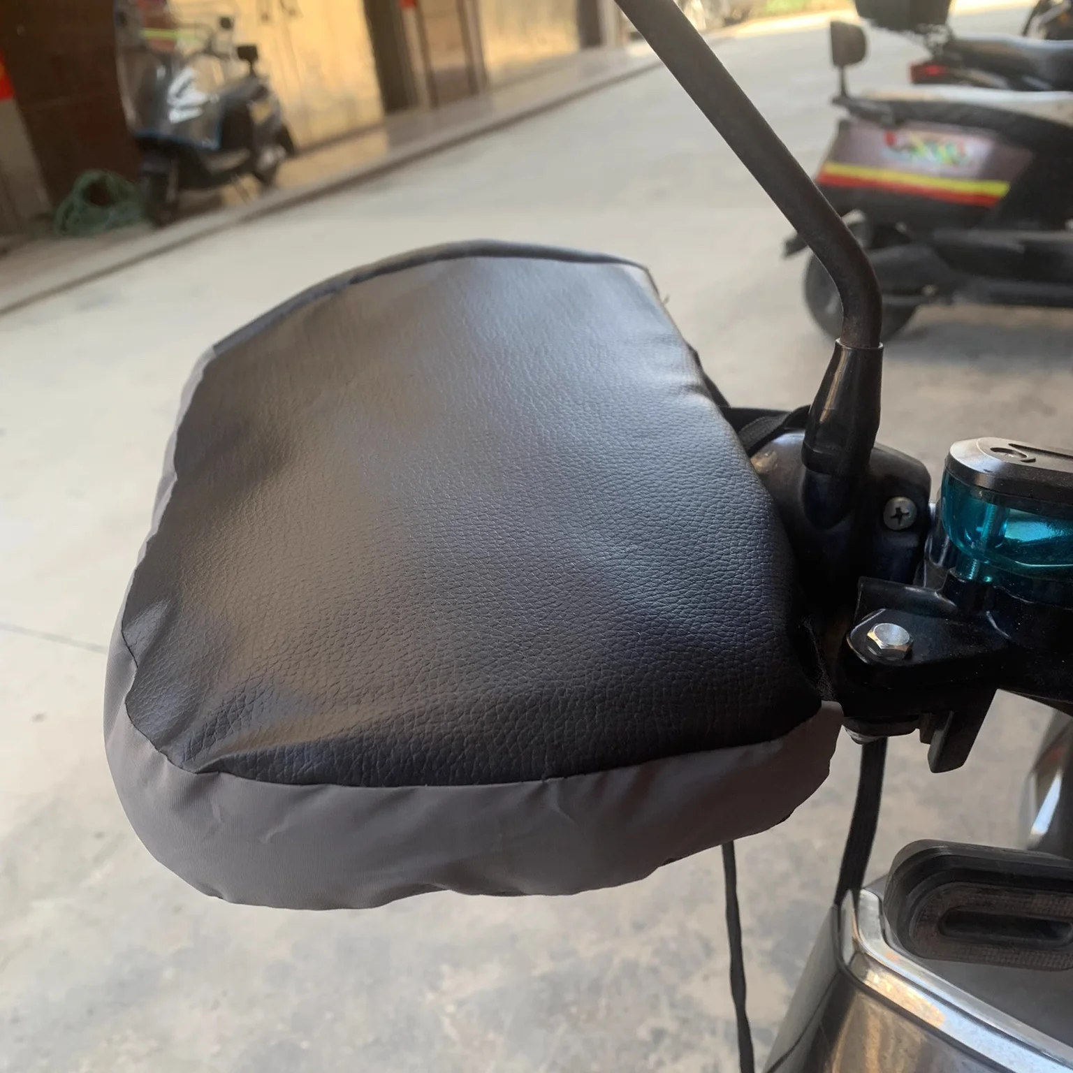 AliExpress NONE 2PCS Winter Electric Bike Gloves Windproof Warm Thickened Handle Cover Comfortable Plush Handlebar Mitten For Bicycle Motorcycle